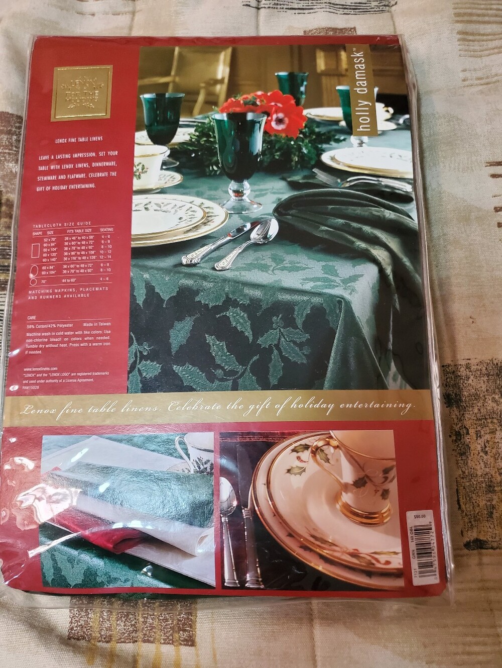 NWT Lenox Emerald Green Holly Damask Holiday Tablecloth 60x140